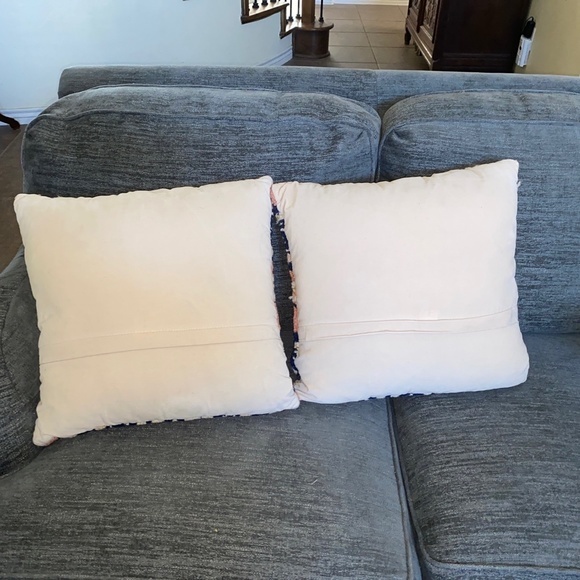 2 Floral Hooked Rug Pillow Lavender and Peach 18x18 - Picture 2 of 12